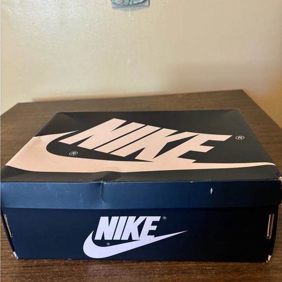 Nike Air Jordan 1 Retro High Womens Size 6 US Pink Barbie Atmosphere Bubblegum - Picture 9 of 9